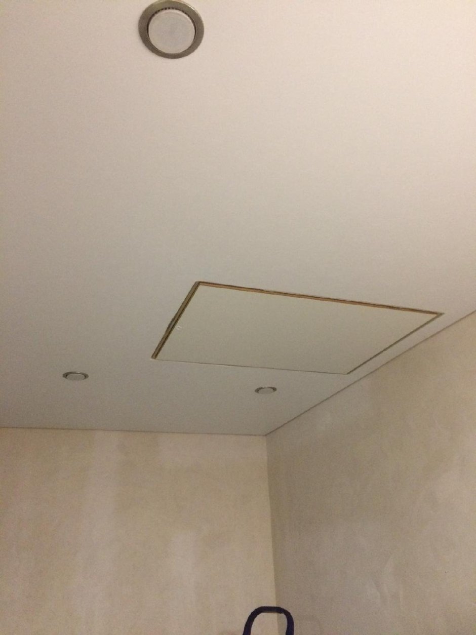 Натяжной потолок с выходом на чердак