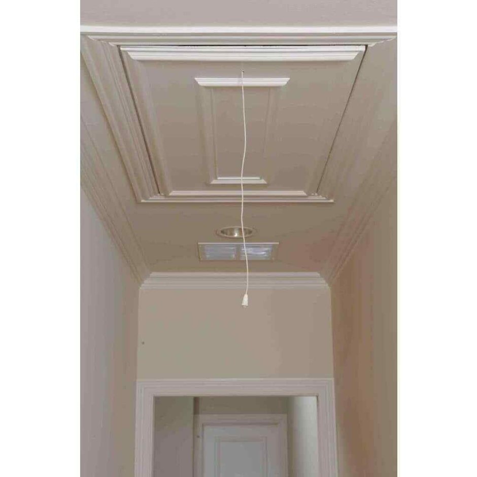 Натяжной потолок с люком на чердак