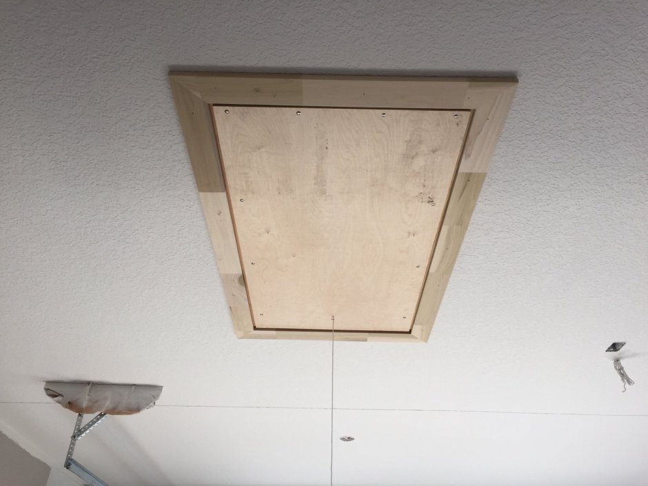 Потолок с чердачным люком