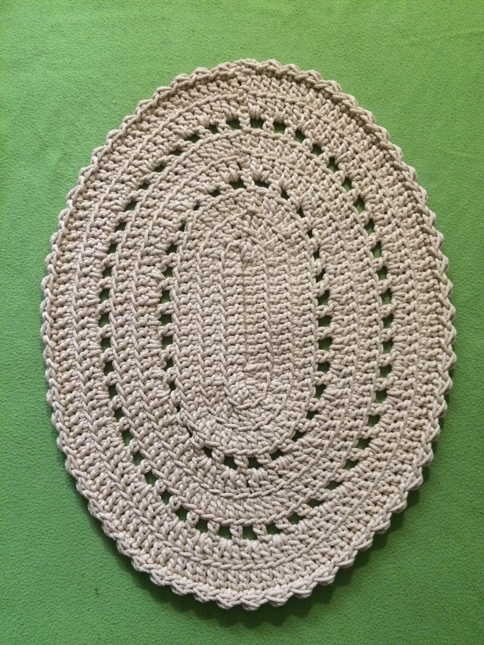 Овальный коврик крючком