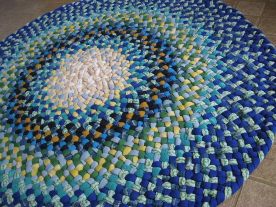 Необычный способ плетения ковриков