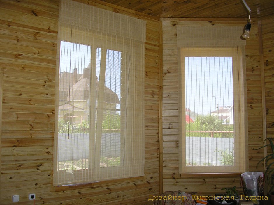 Жалюзи тканевые на окна в деревянном доме