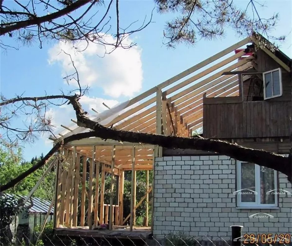 Двухскатная крыша с пристройкой