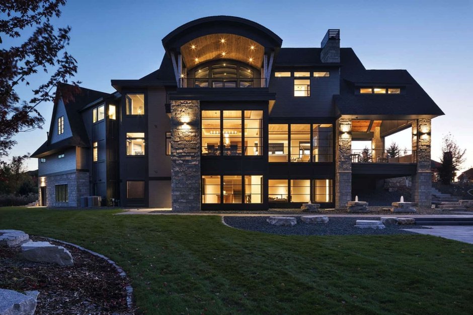 Трехэтажный особняк