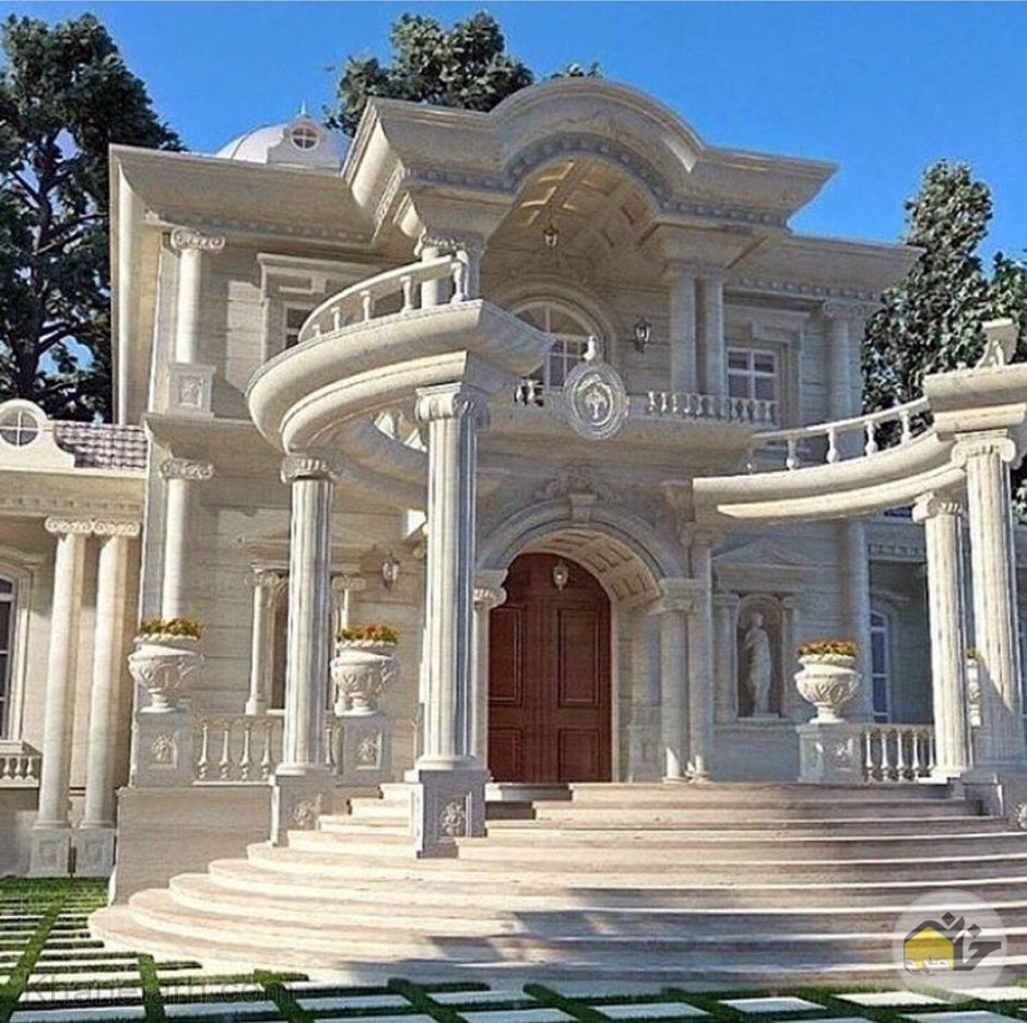 Классический дом с колоннами
