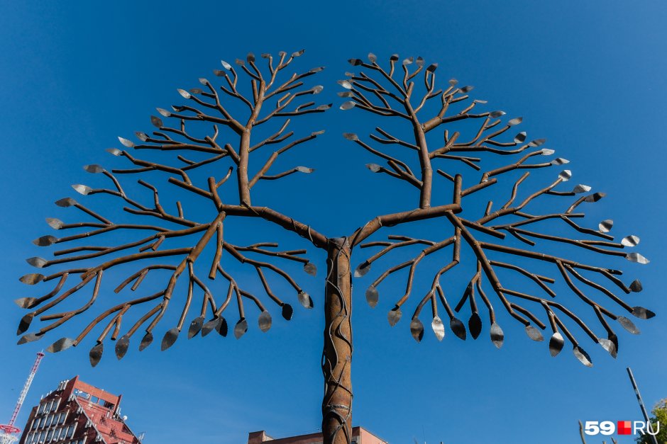 Железное дерево арт объект