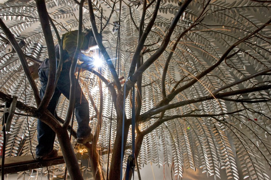 Металлическое дерево скульптура