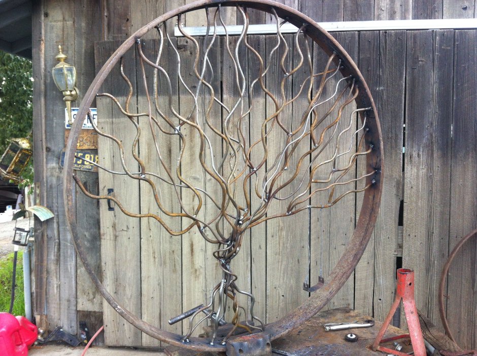 Дерево из металла для сада
