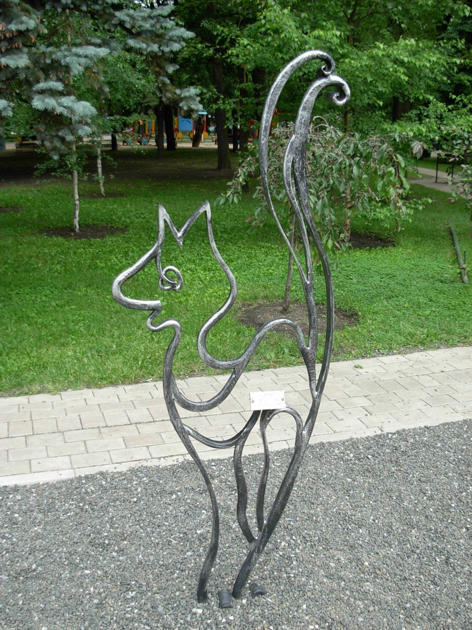 Кованые фигуры для сада