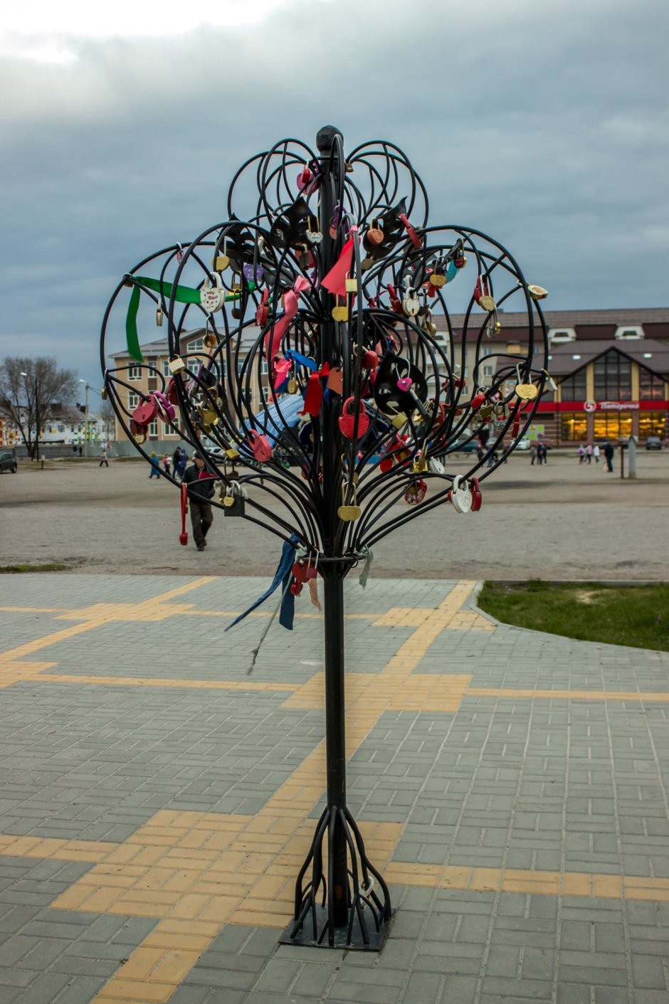 Арт-объект «дерево желаний» Брянск