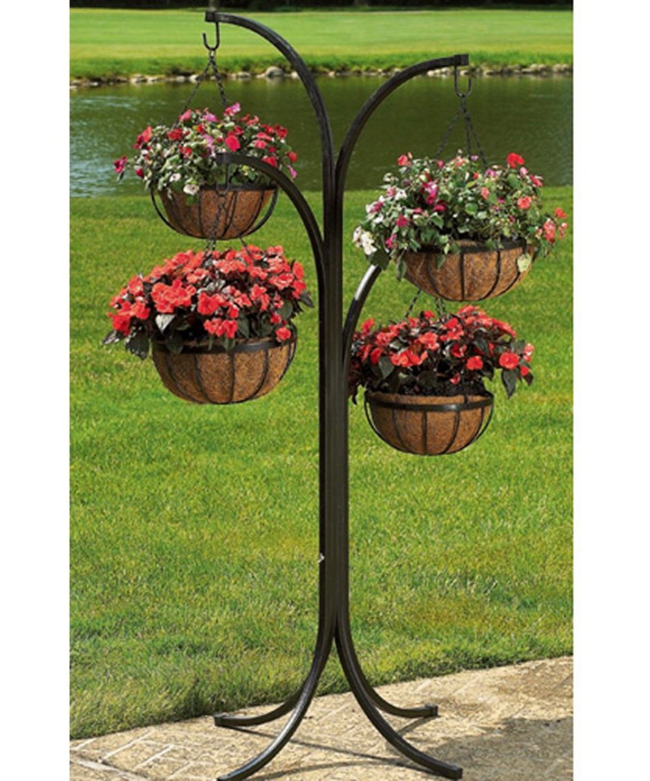 Стойки для петуний в саду