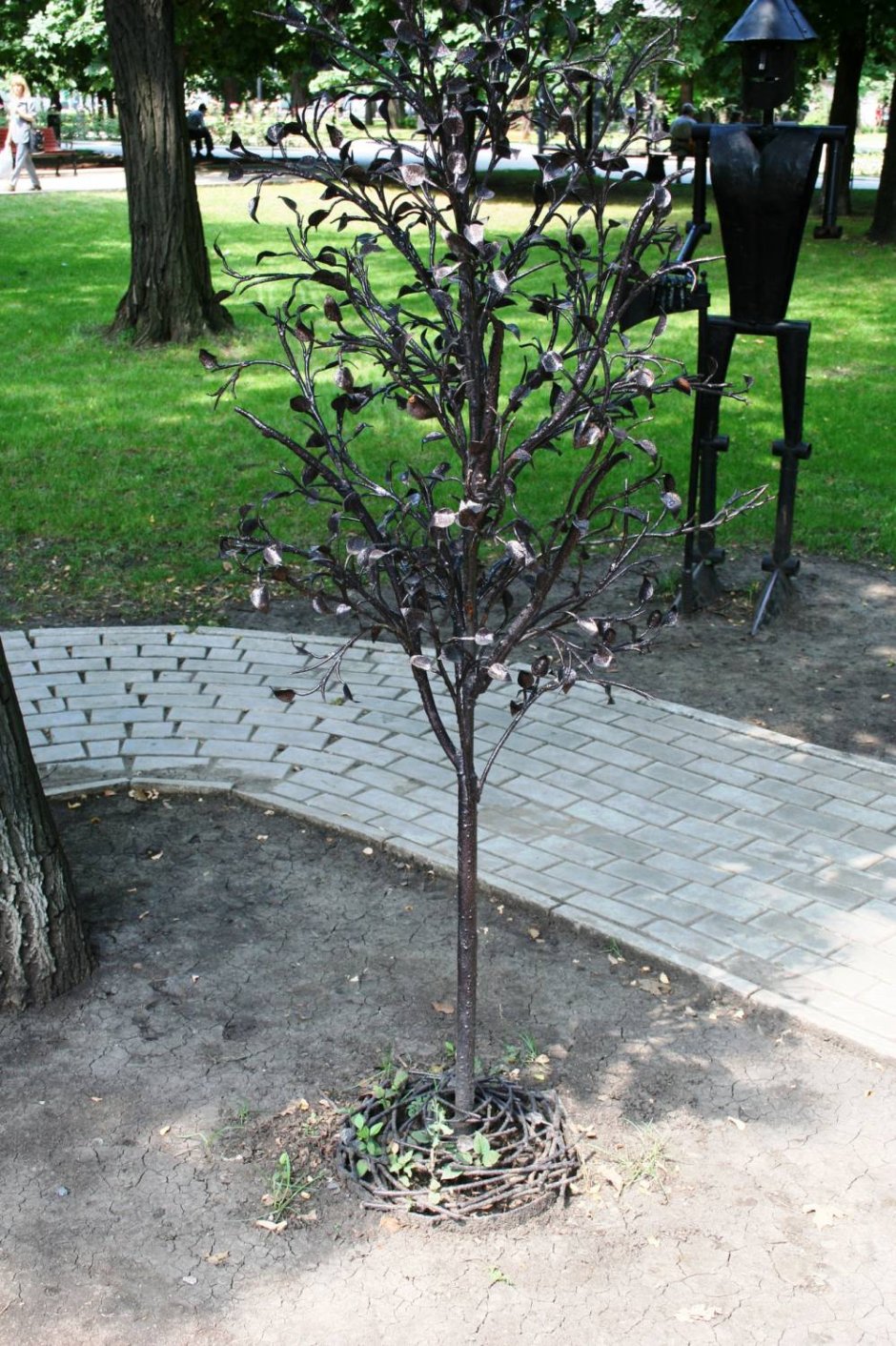 Декоративное кованое дерево