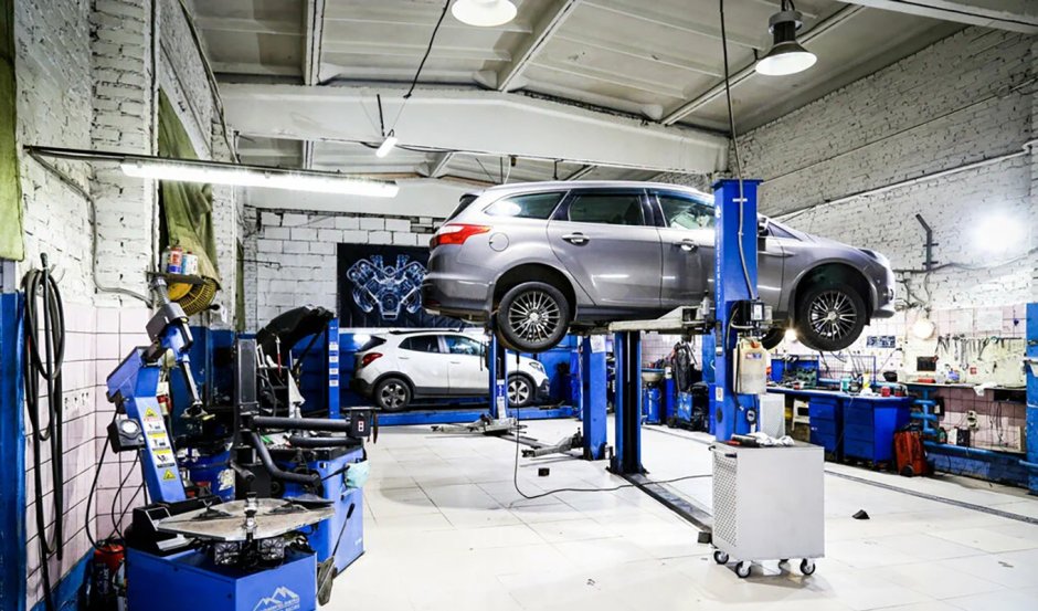 Машина в автосервисе