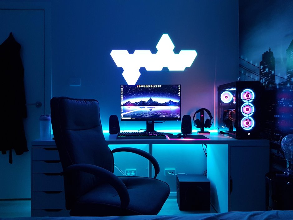 Игровая комната с неоновой подсветкой