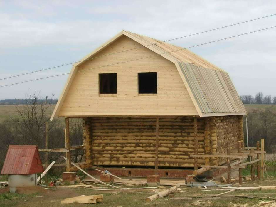 Сруб с ломаной крышей