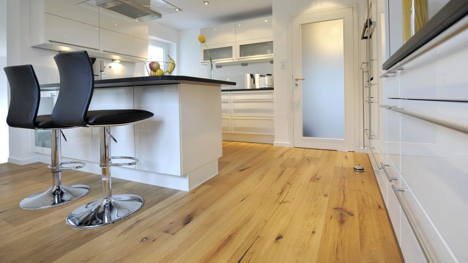 Плитка и ламинат на кухне