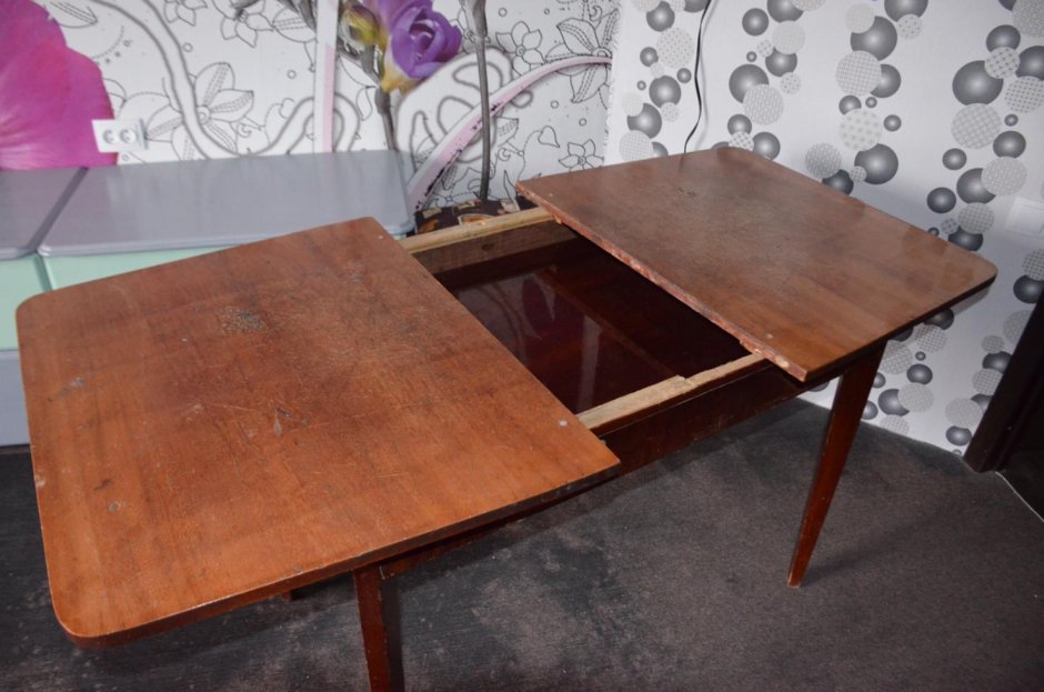 Старый раздвижной стол