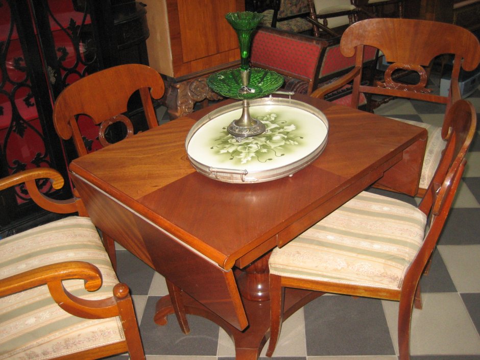 Стол и 2 стула