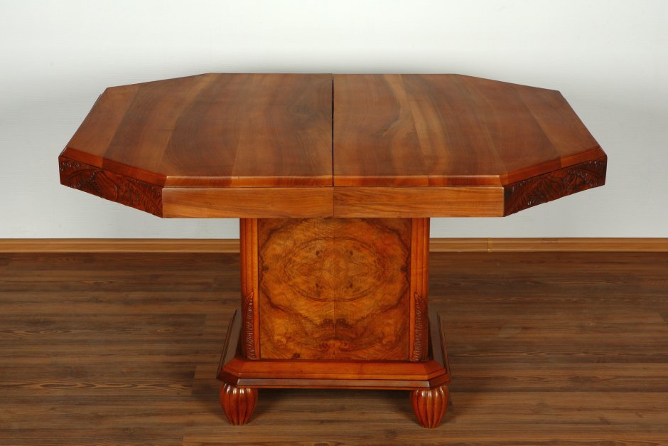 Мебель из древесины грецкого ореха