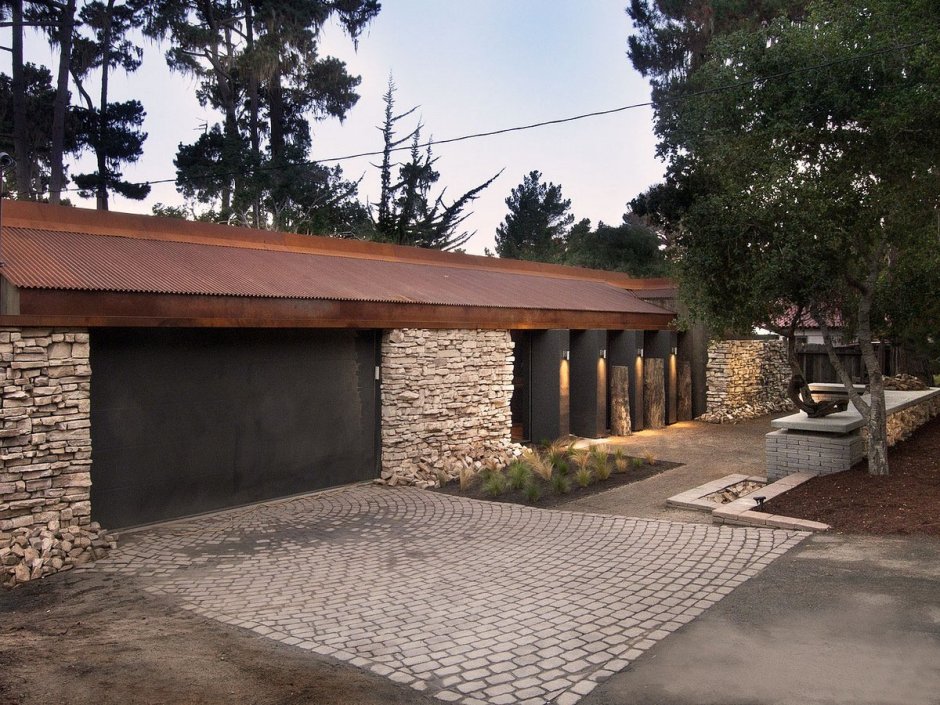 Красивый двор с гаражом