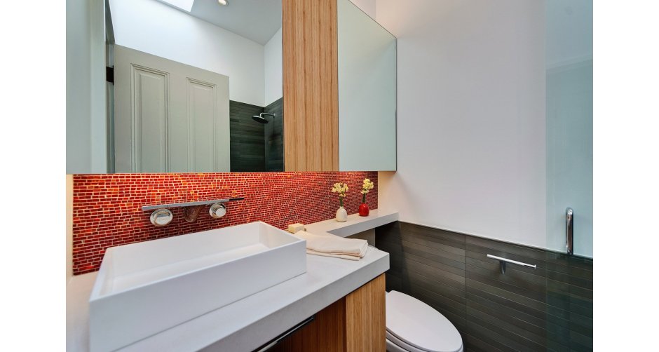 Фартук для маленькой раковины в ванной