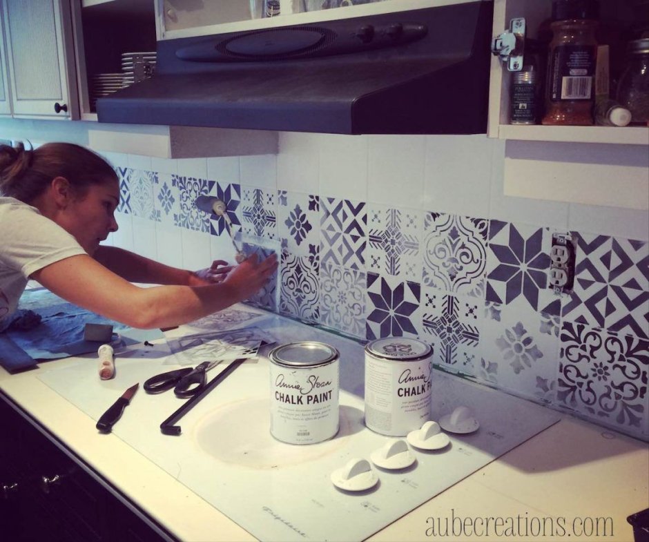 Трафареты для покраски плитки на кухне