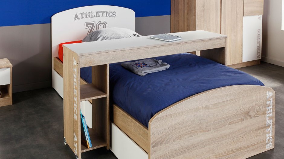 Кровать с выдвижным столиком