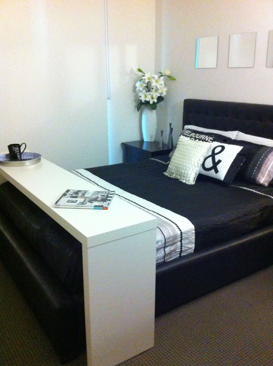 Консоль прикроватная икеа МАЛЬМ