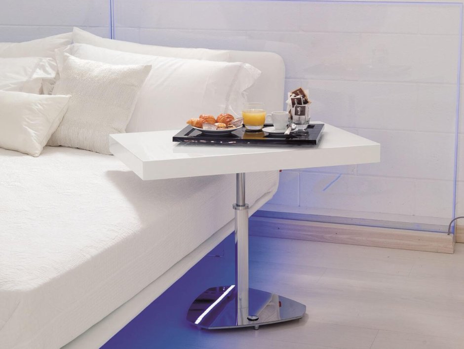 Приставной столик к дивану белый