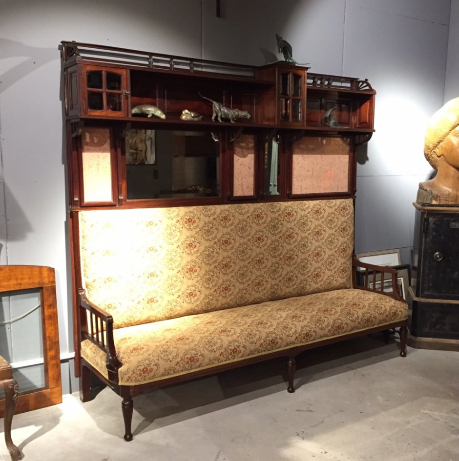 Антикварный диван