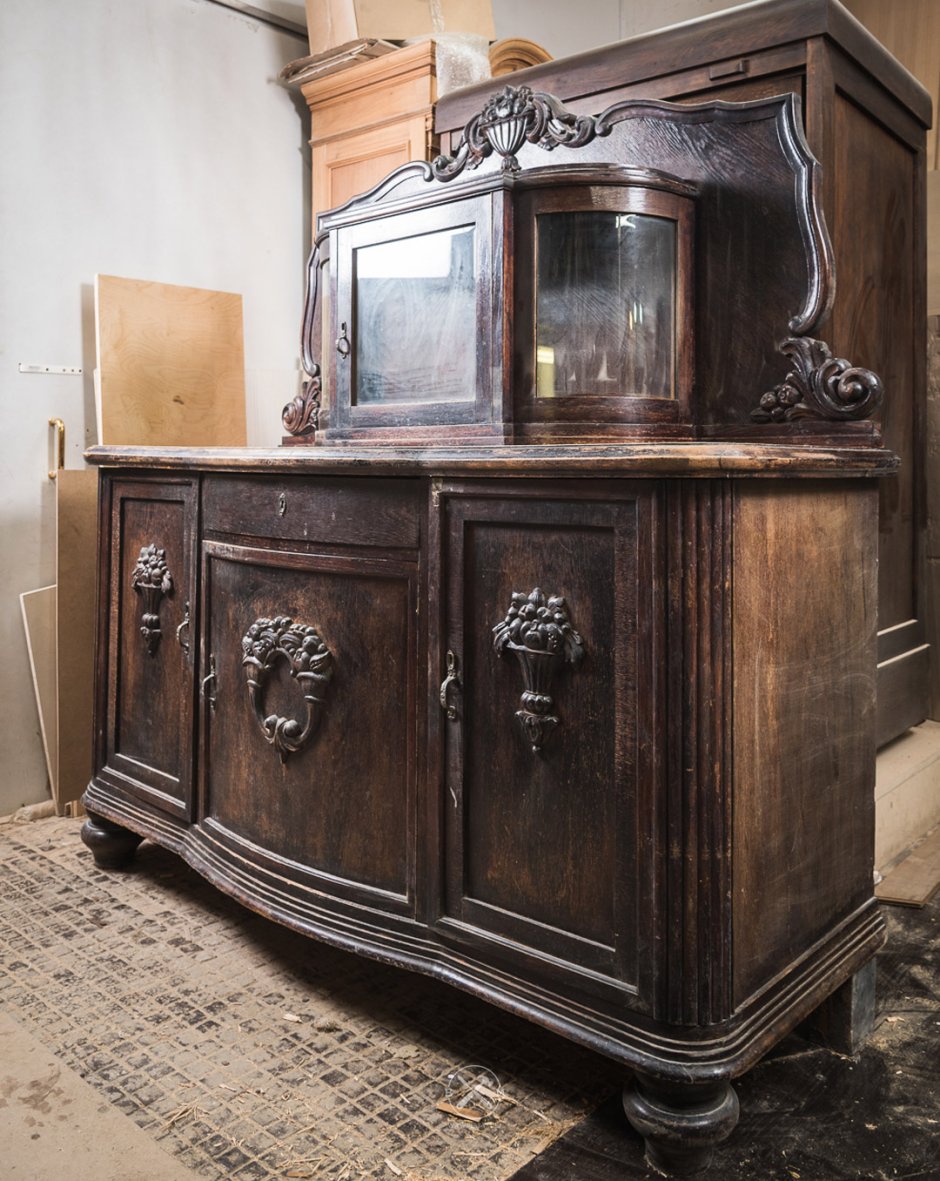 Старинный буфет