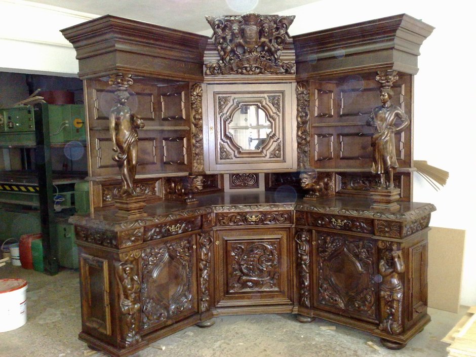 Красивая резная мебель