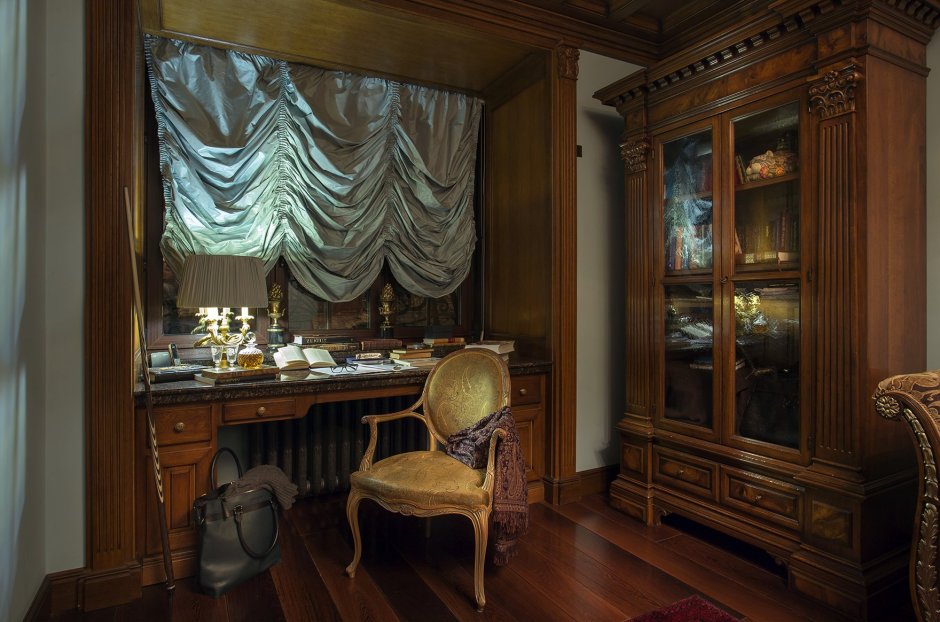 Рабочий кабинет в частном доме в стиле Ампир
