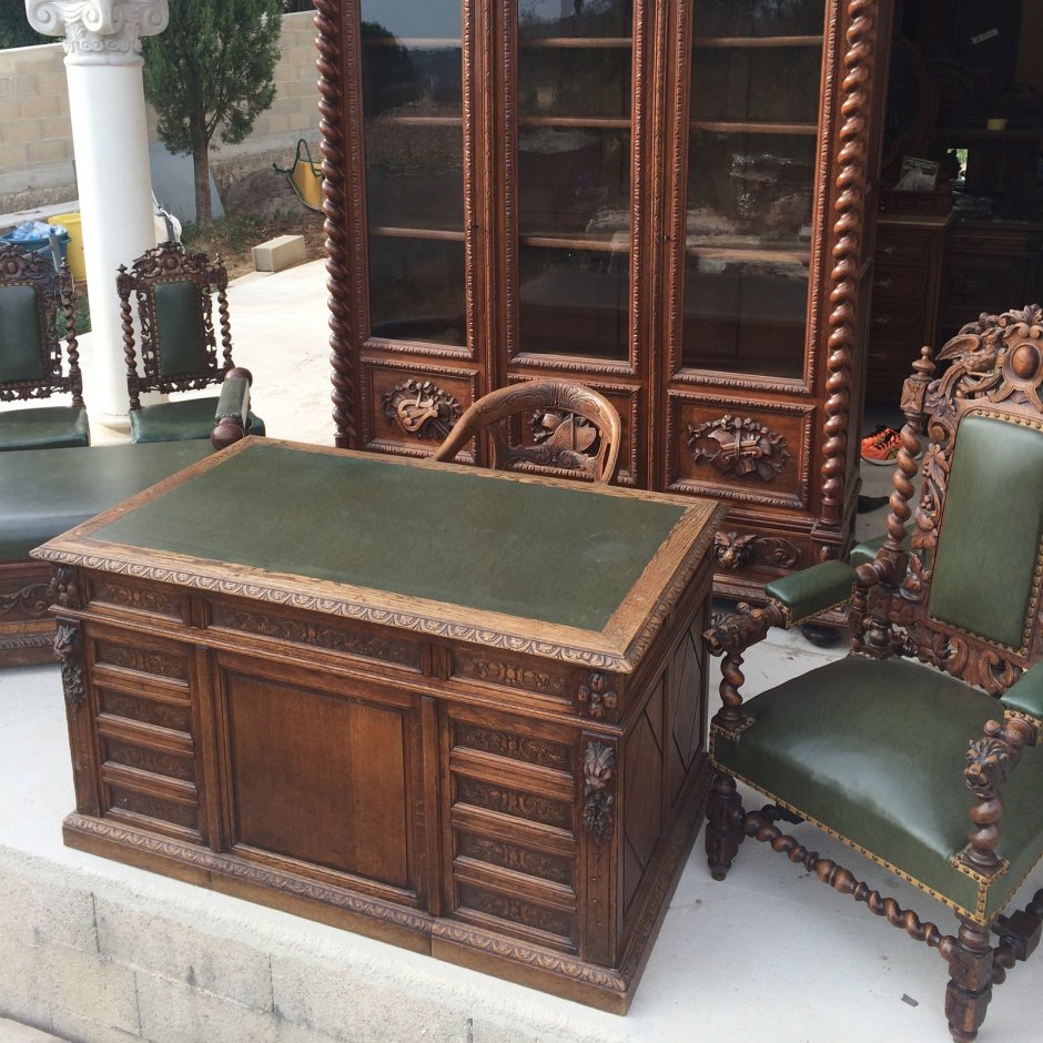 Старинная кабинетная мебель