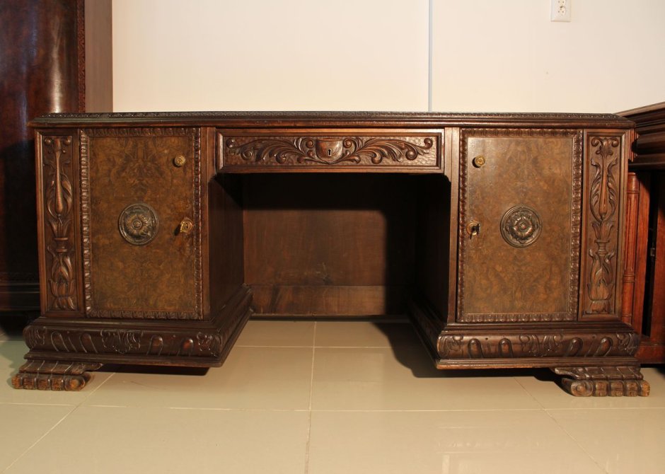 Дореволюционный письменный стол