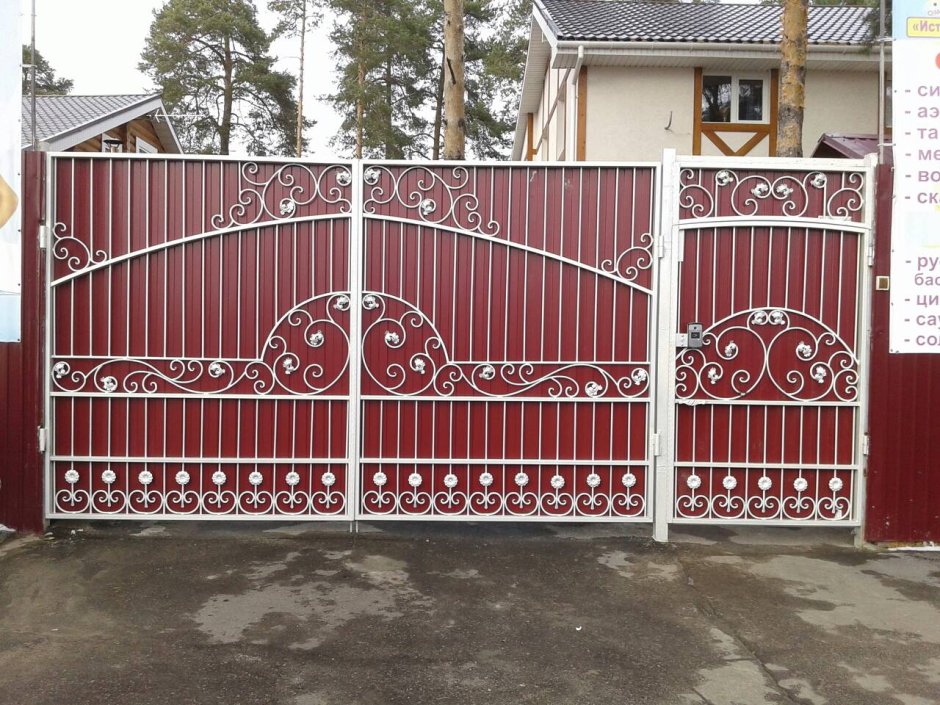 Кованые ворота из профнастила