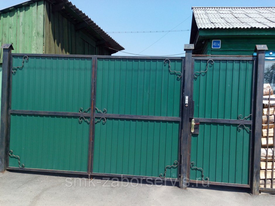 Распашные ворота из профиля
