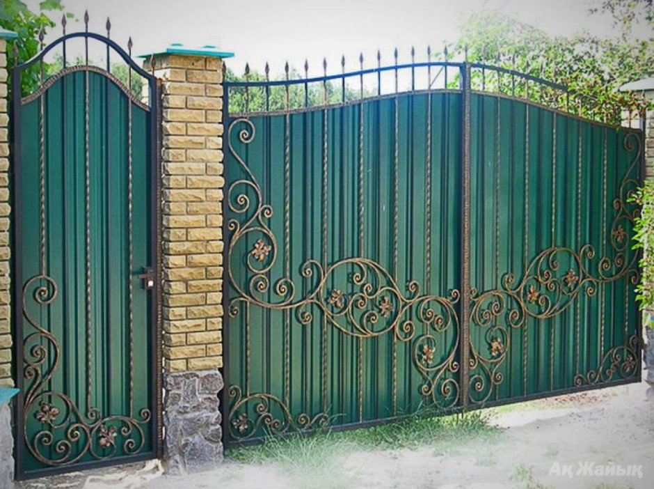 Красивые ворота из профнастила