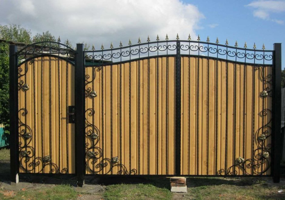 Ворота из профнастила с10