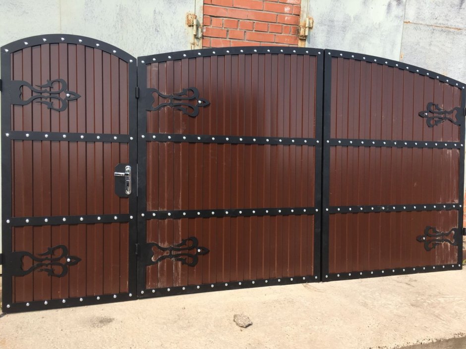 Ворота распашные с калиткой 2000*2200мм