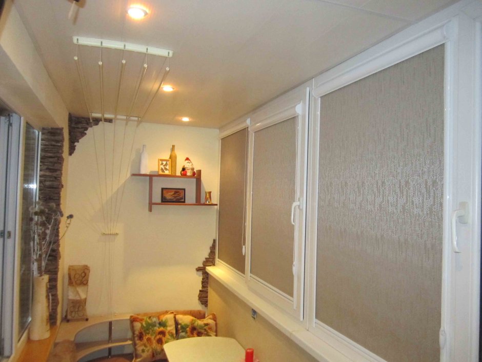 Жалюзи на балкон в интерьере