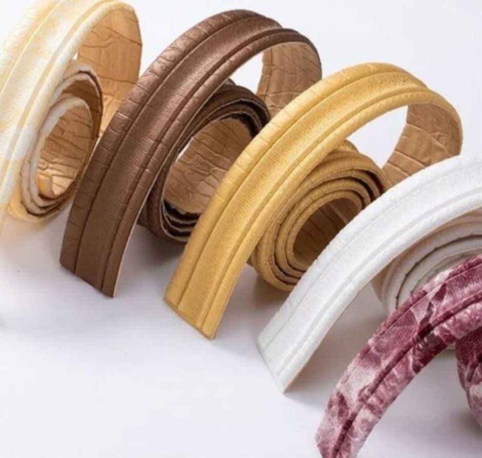 Гибкий плинтус ПВХ самоклеющийся