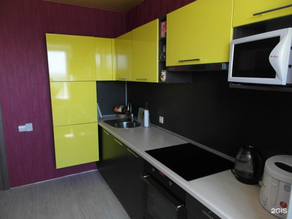 Кухня черный низ желтый верх