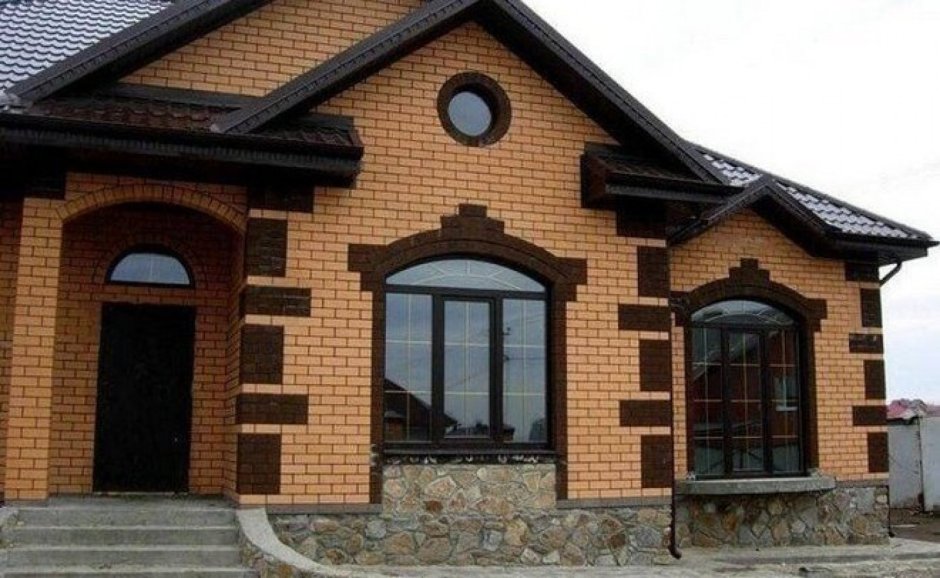 Фасад из облицовочного кирпича