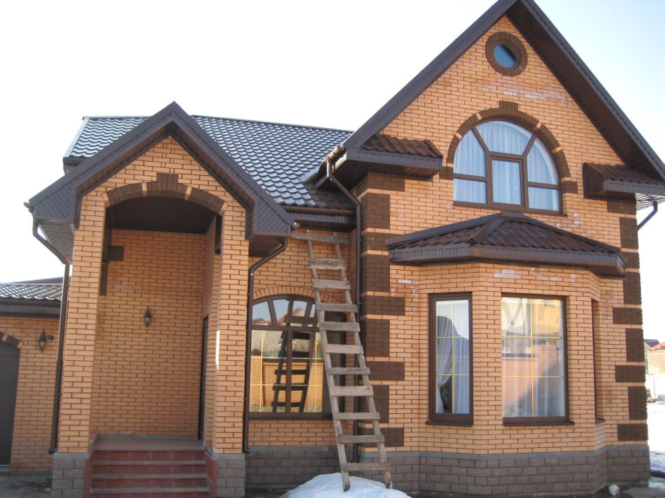 Дом из желтого облицовочного кирпича