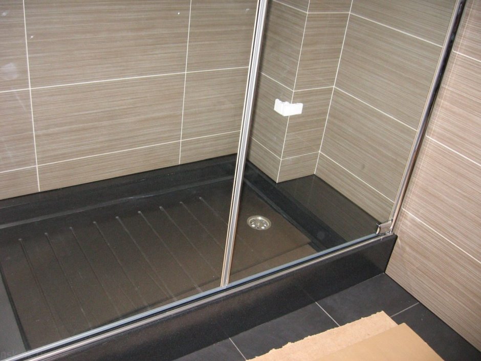 Поддон из плитки для душевой кабины