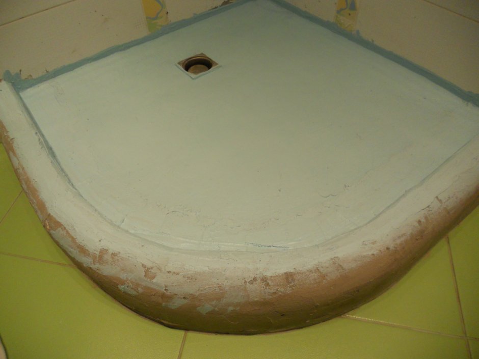 Укладка мозаики на душевой поддон