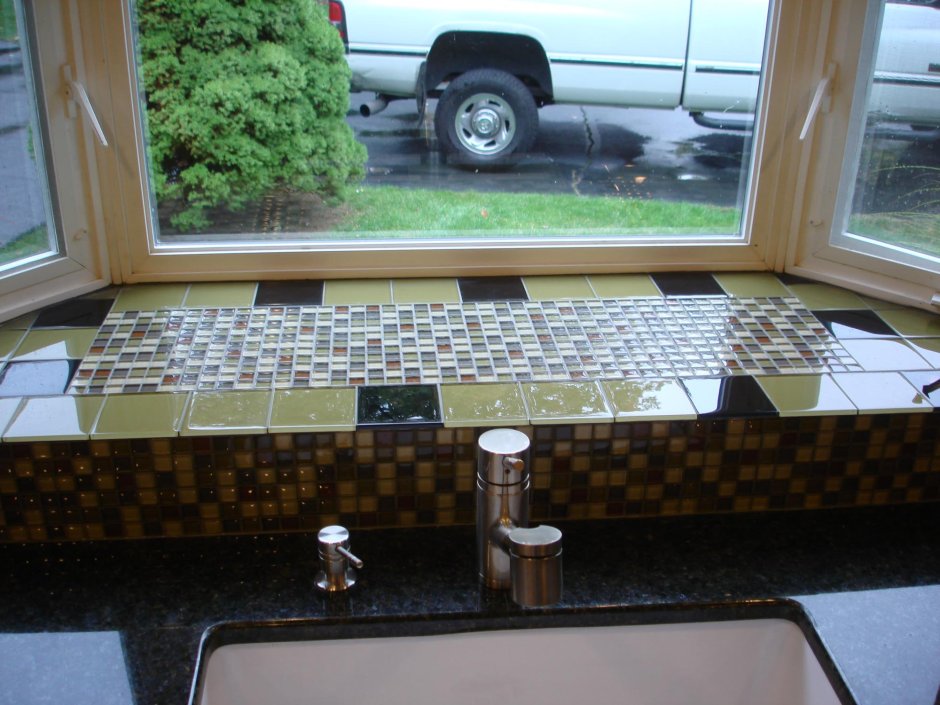 Стеклянная мозаика на подоконник