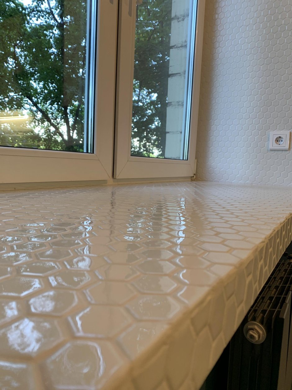 Подоконник отделанный плиткой