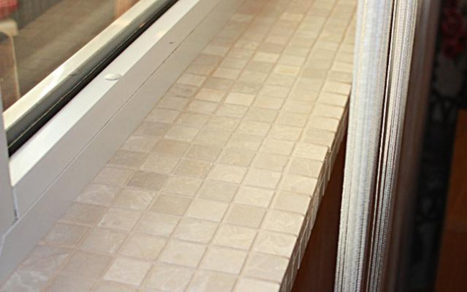 Керамическая плитка на подоконнике